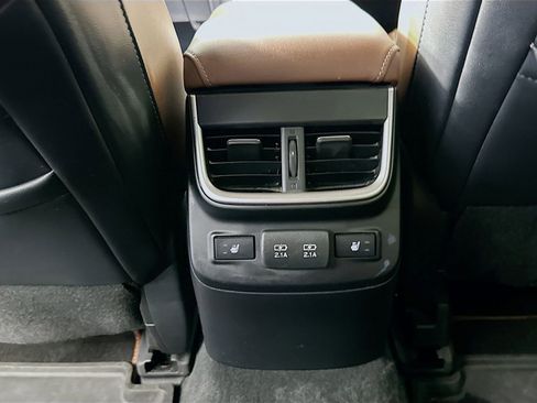 Used 2022 Subaru Outback Touring AWD/4WD image 27