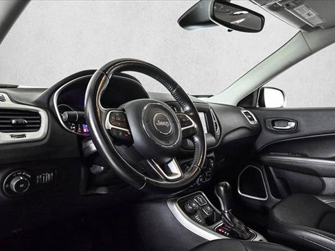 Used 2019 Jeep Compass Latitude AWD/4WD image 10