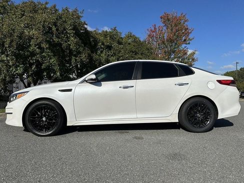 Used 2017 Kia Optima LX w/ Option Group 014 FWD image 3
