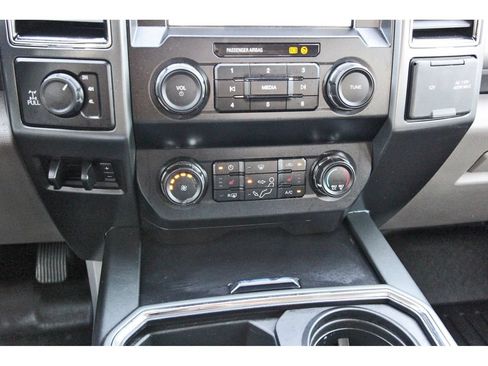 Certified 2022 Ford F250 XLT w/ XLT Premium Package AWD/4WD image 27