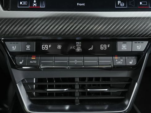 Used 2022 Audi e-tron GT Prestige image 30