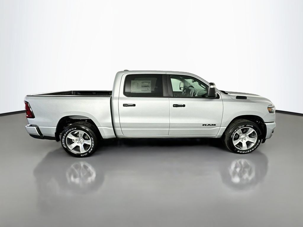 New 2026 RAM 1500 Express AWD/4WD image 8