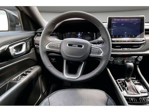 Used 2025 Jeep Compass Trailhawk w/ Trailhawk Elite Group AWD/4WD image 8