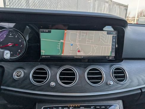 Used 2019 Mercedes-Benz E 300 4MATIC image 4