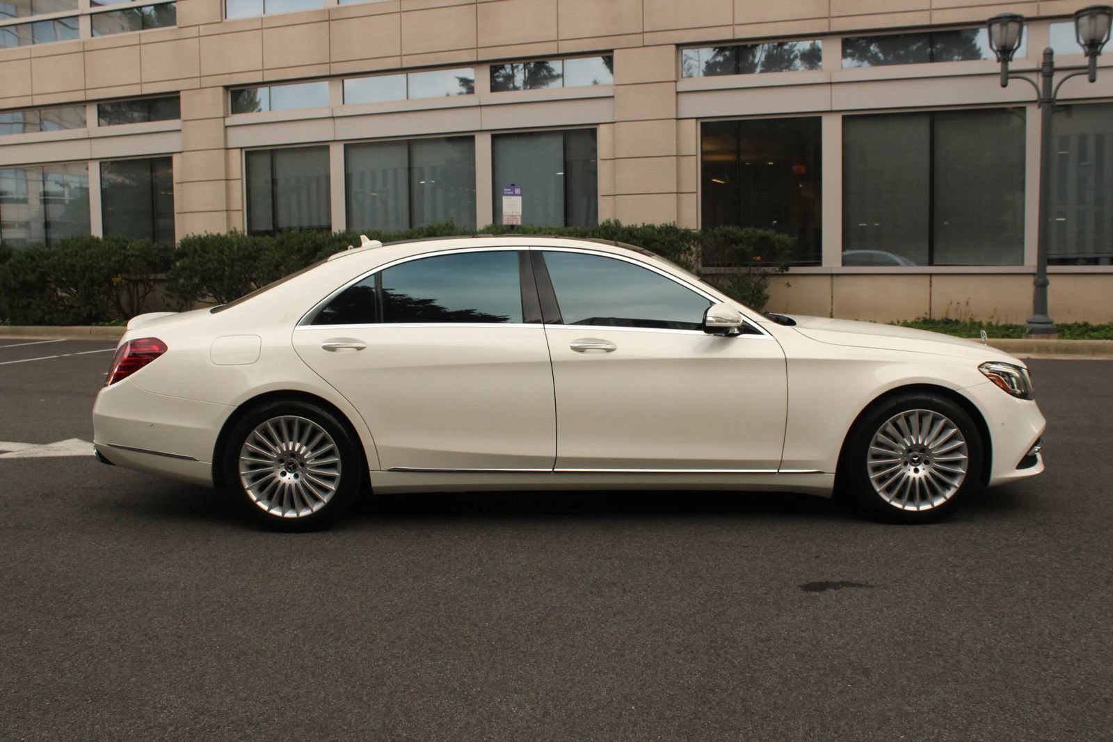 Used 2020 Mercedes-Benz S 560 Sedan w/ Premium Package image 7