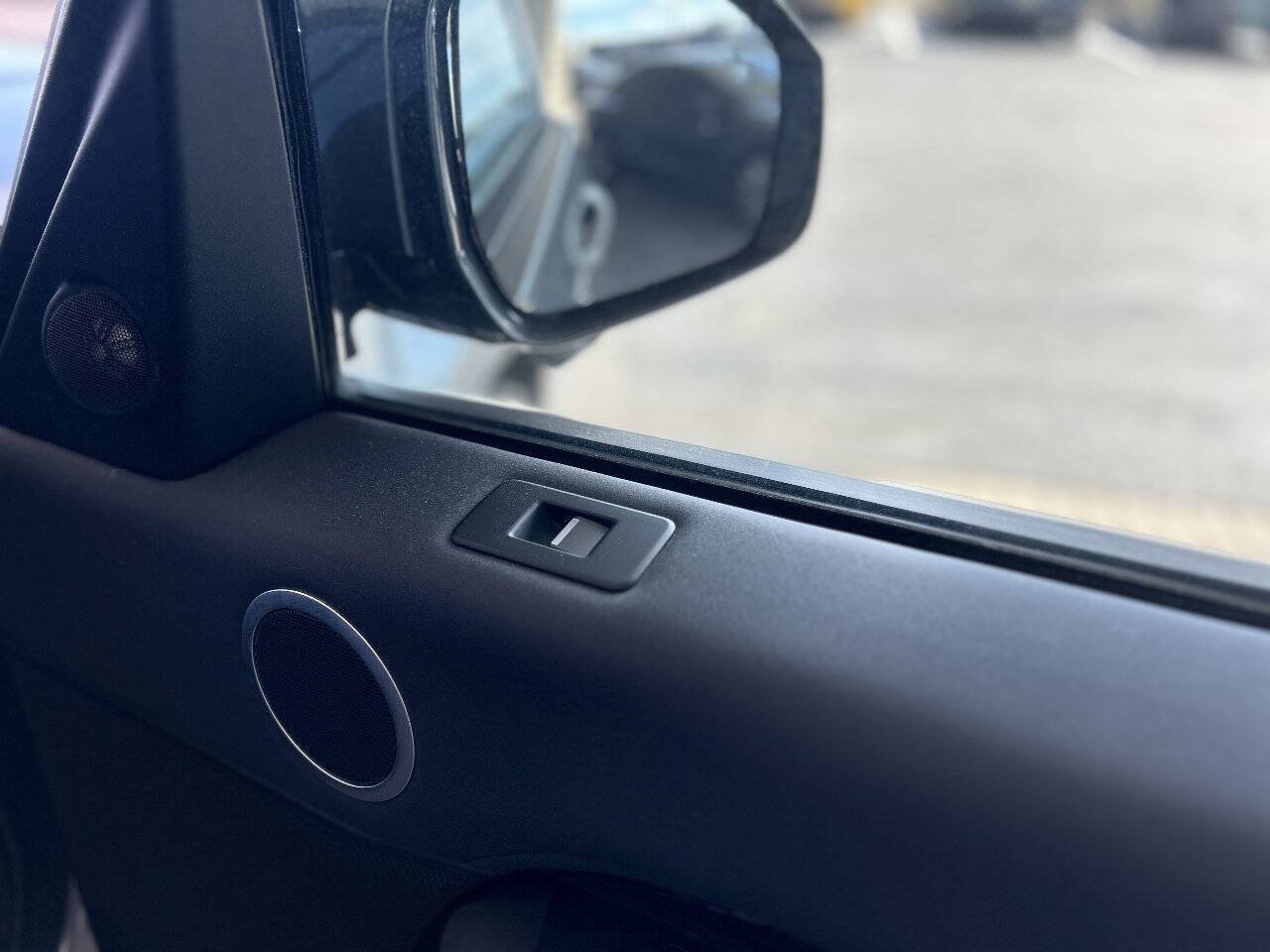 Used 2018 Land Rover Discovery SE AWD/4WD image 52