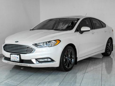 Used 2018 Ford Fusion SE w/ Equipment Group 201A FWD image 3