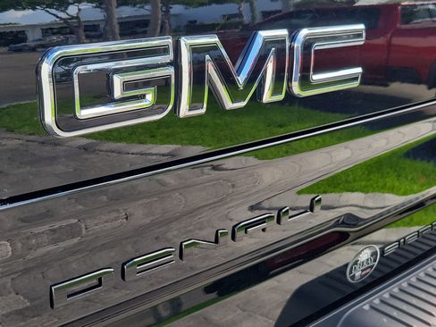 New 2026 GMC Sierra 1500 Denali Ultimate w/ LPO, Black Badging Package AWD/4WD image 8