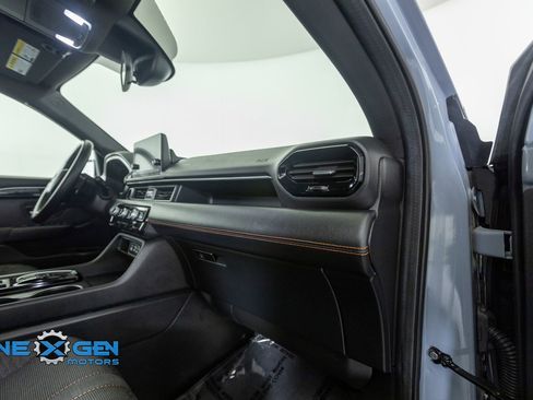 Used 2025 Honda Pilot Sport image 37