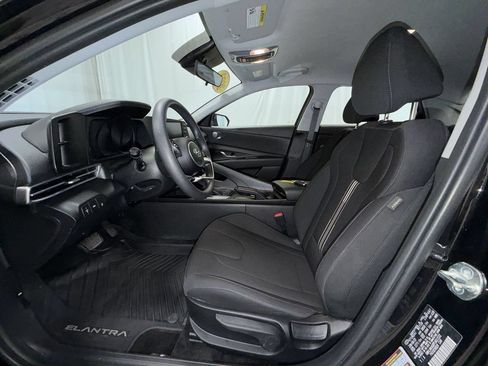 Used 2023 Hyundai Elantra SEL w/ Preferred Accessory Package FWD image 11