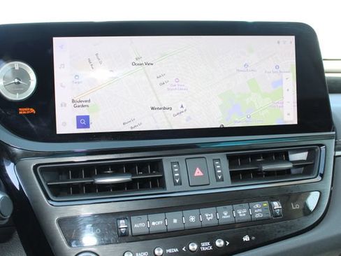 Used 2024 Lexus ES 300h w/ Premium Package FWD image 25