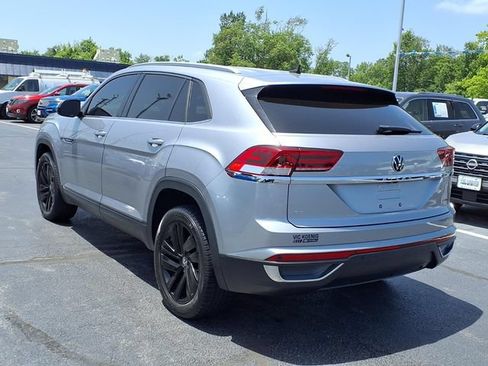 Used 2022 Volkswagen Atlas Cross Sport SE AWD/4WD image 3