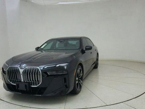 Used 2023 BMW 740i w/ Parking Assistance Package image 65