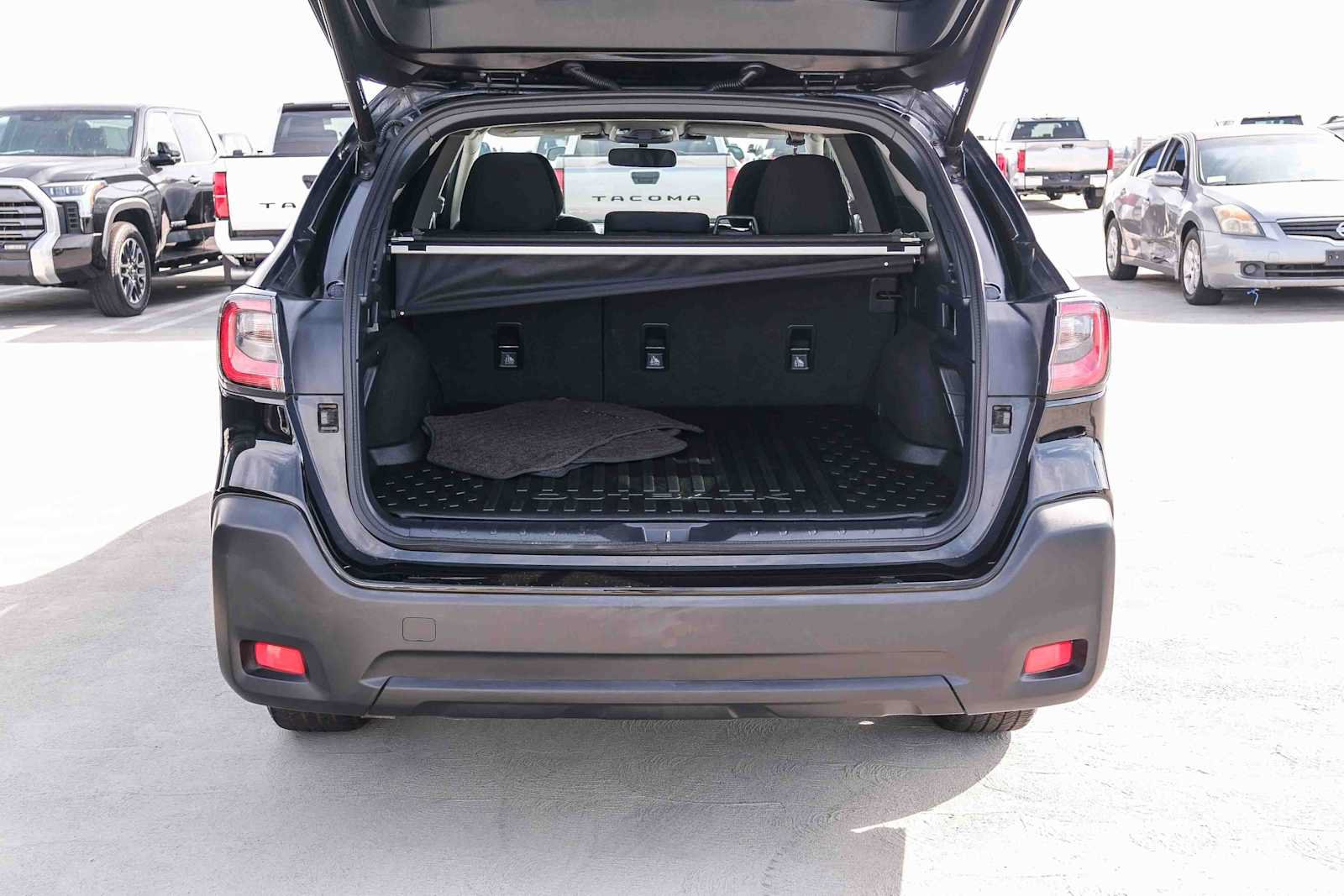 Used 2024 Subaru Outback Premium AWD/4WD image 27