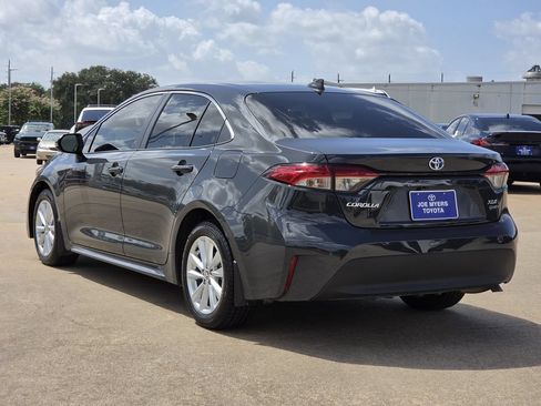 Used 2025 Toyota Corolla XLE FWD image 7