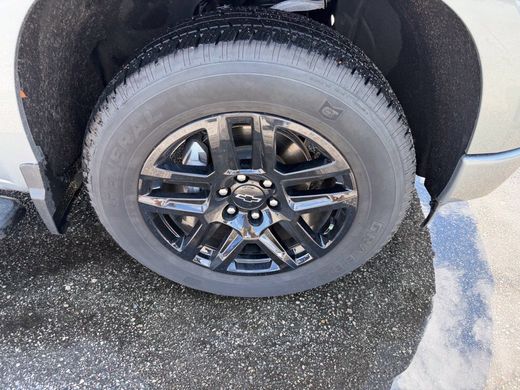 Used 2025 Chevrolet Silverado 1500 Custom AWD/4WD image 4
