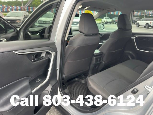 Used 2024 Toyota RAV4 LE AWD/4WD image 10