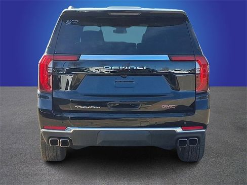Used 2025 GMC Yukon XL Denali image 5