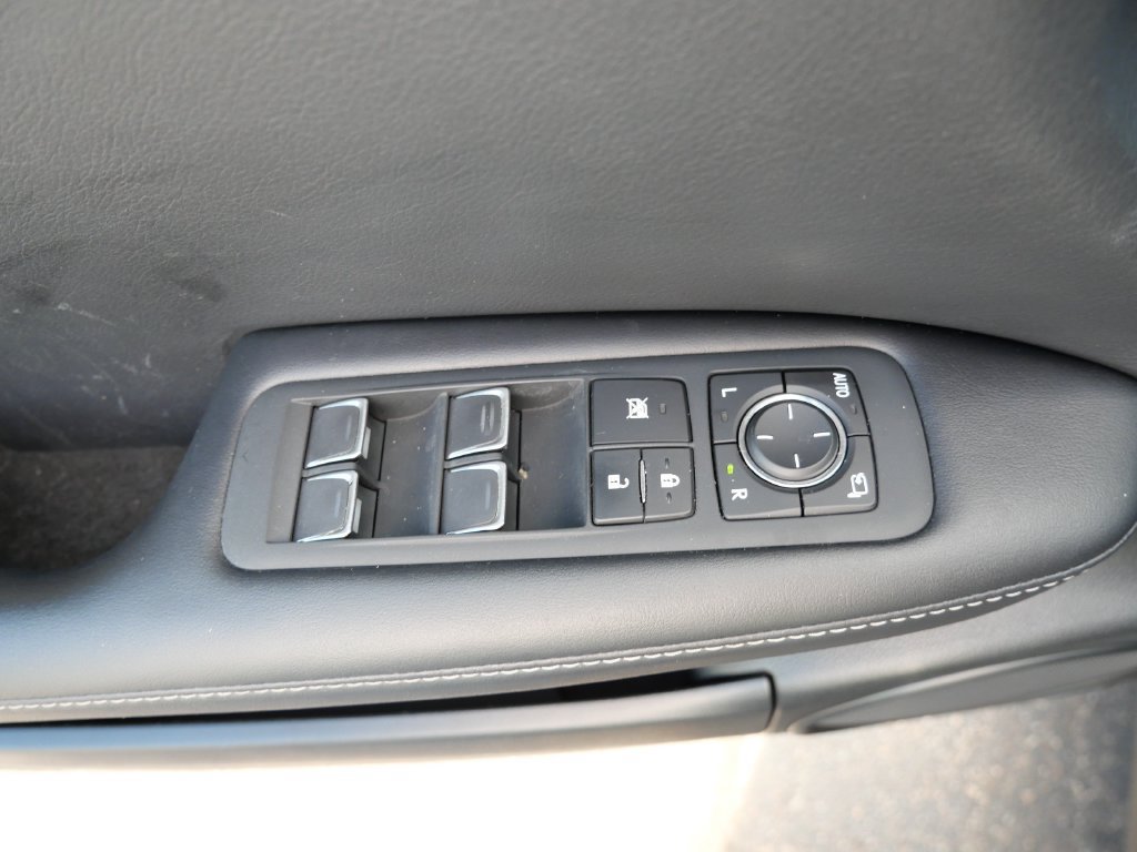 Used 2021 Lexus RX 350L AWD w/ Accessory Package image 16