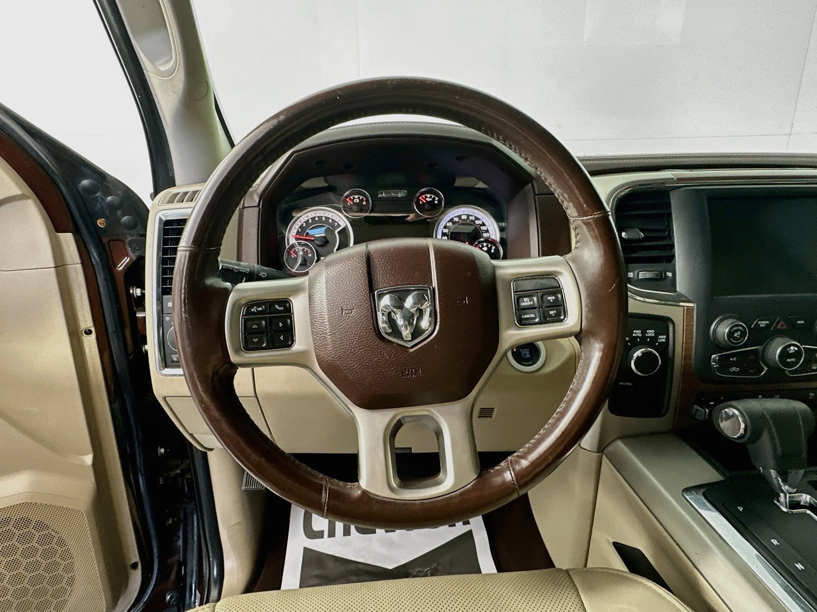 Used 2013 RAM 1500 Laramie w/ Convenience Group AWD/4WD image 11
