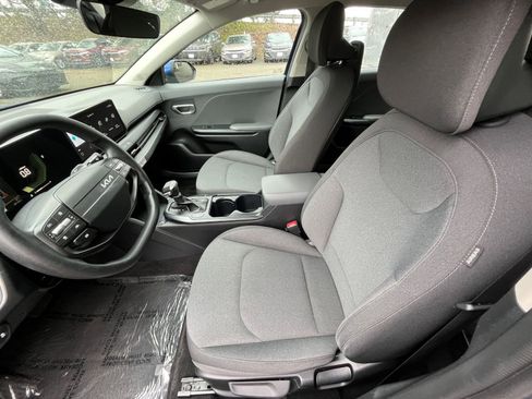 Used 2025 Kia K4 LXS image 28