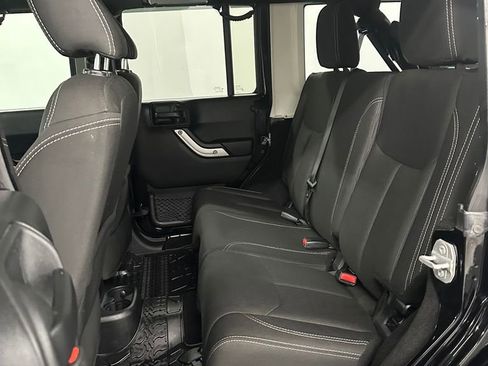 Used 2017 Jeep Wrangler Unlimited Sahara w/ Connectivity Group image 28