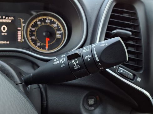 Used 2020 Jeep Cherokee Latitude Plus image 17