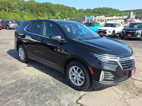 Used 2022 Chevrolet Equinox LT FWD image 2