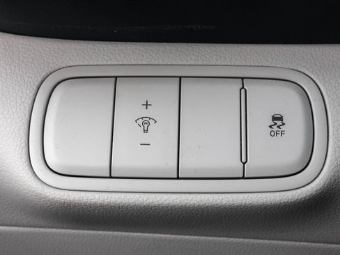 Certified 2025 Hyundai Venue Limited image 18