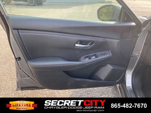 Used 2024 Nissan Sentra SV FWD image 13