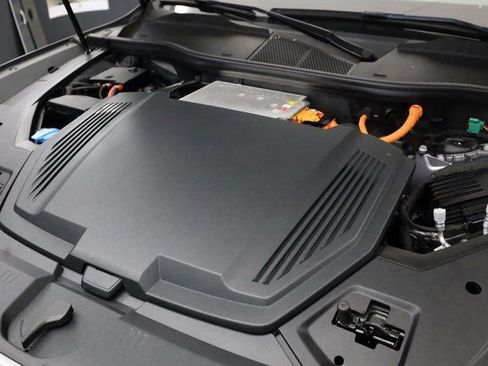 Used 2021 Audi e-tron Premium w/ Convenience Plus Package image 9