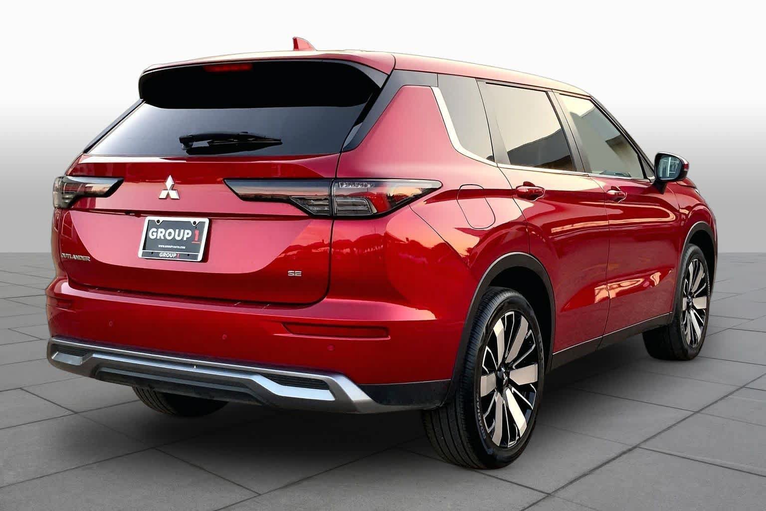 Used 2025 Mitsubishi Outlander SE FWD image 13