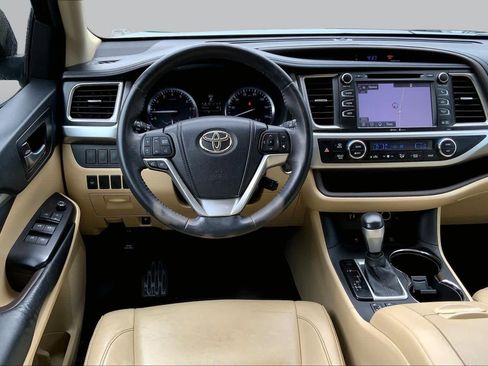 Used 2014 Toyota Highlander XLE AWD/4WD image 6