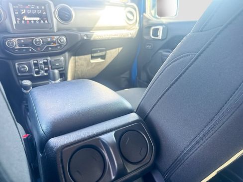 Used 2023 Jeep Wrangler Unlimited AWD/4WD image 25