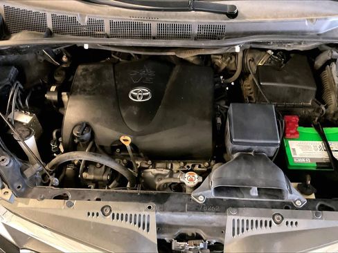 Used 2020 Toyota Sienna XLE FWD image 28