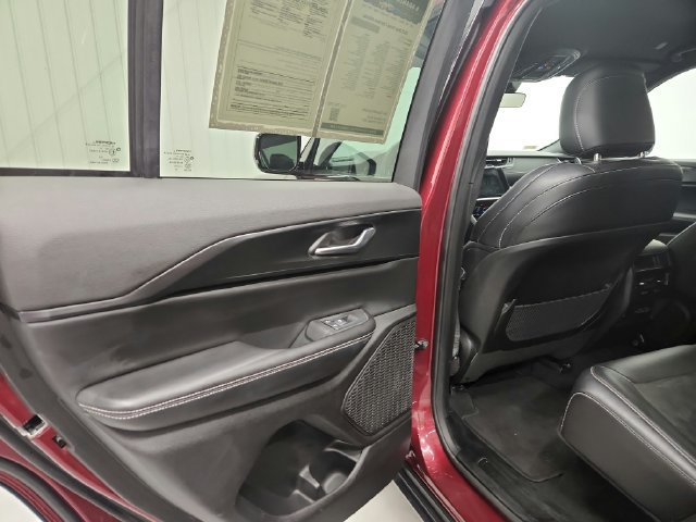 Used 2025 Jeep Grand Cherokee Altitude AWD/4WD image 18