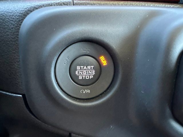 Used 2023 Jeep Gladiator Rubicon w/ LED Lighting Group AWD/4WD image 12