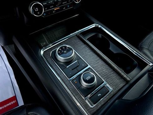 Used 2020 Ford Expedition Limited image 41
