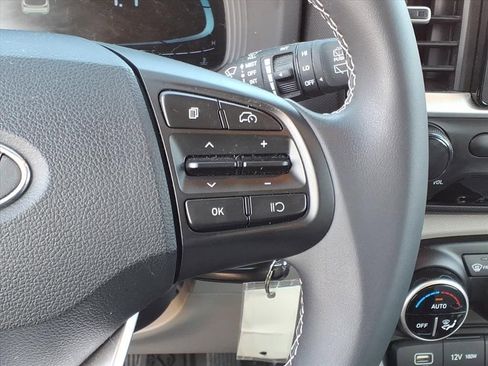 Used 2023 Hyundai Venue SEL w/ Cargo Package image 18