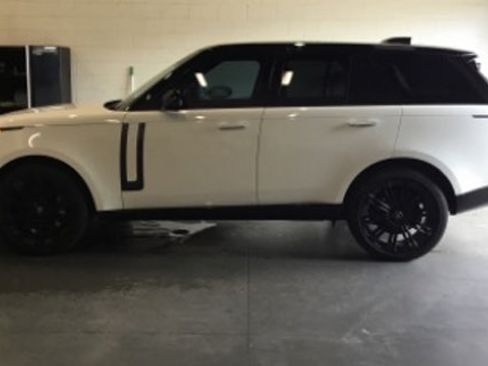 Used 2025 Land Rover Range Rover SE AWD/4WD image 5