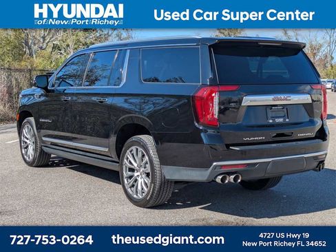 Used 2022 GMC Yukon XL Denali w/ Denali Premium Package image 3