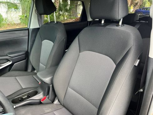 Used 2025 Kia Soul LX w/ LX Technology Package FWD image 36