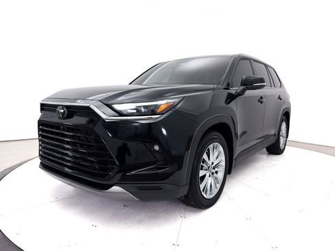 Used 2024 Toyota Grand Highlander AWD image 16