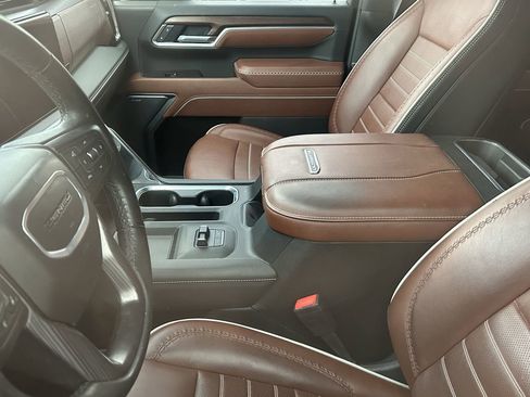 Used 2025 GMC Sierra 2500 Denali Ultimate image 10