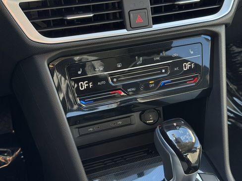 New 2025 Volkswagen Taos SE image 31