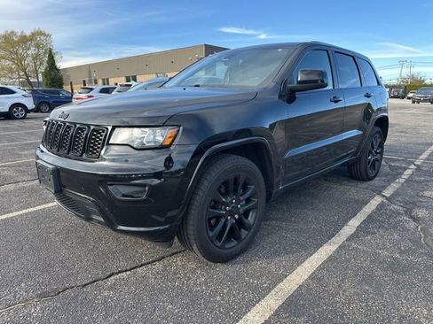 Used 2020 Jeep Grand Cherokee Altitude AWD/4WD image 3