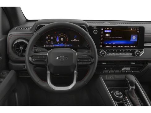 Used 2025 Chevrolet Colorado Z71 w/ Technology Package AWD/4WD image 4