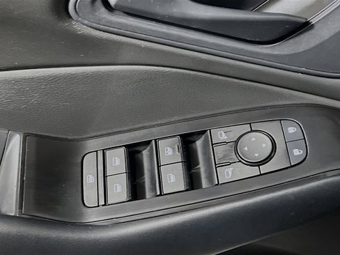 Used 2024 Nissan Rogue S image 17