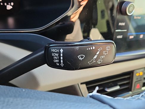 Certified 2023 Volkswagen Taos SE image 20