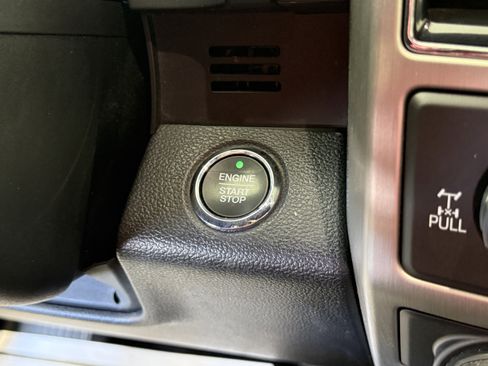 Used 2018 Ford F150 Platinum w/ Equipment Group 701A Luxury image 30